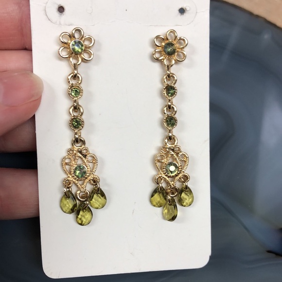Jewelry - Peridot Glass Dangle Earrings 5/$25
